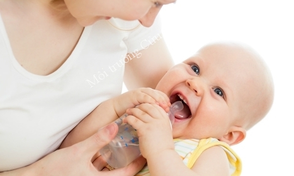 Trẻ cần uống bao nhiêu nước một ngày? 7 Trẻ cần uống bao nhiêu nước một ngày