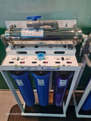 BLT-320F - Bộ lọc tổng 20inch 4 cấp UF 7 Bộ lọc tổng 20inch 4 cấp tích hợp UF - Loại bỏ 99.9% tạp chất, vi khuẩn, virut
